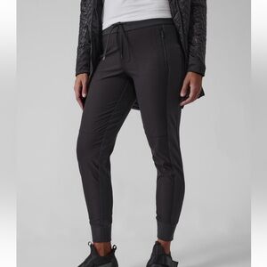 Athleta Black Headlands Hybrid Trek Jogger Pants Size 8